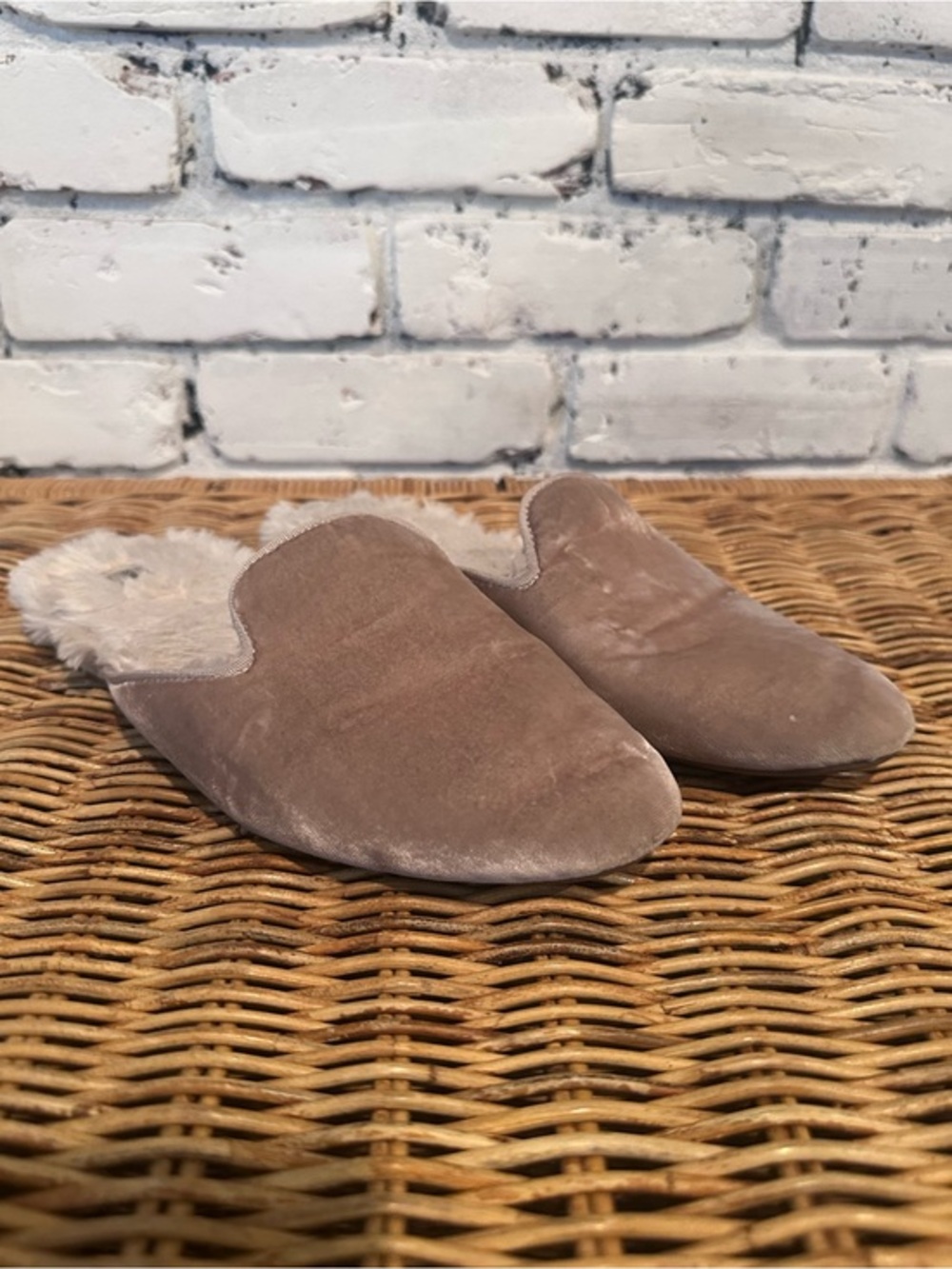 Birdies The Phoebe Taupe Velvet Faux Fur Mule Slippers Size 9
